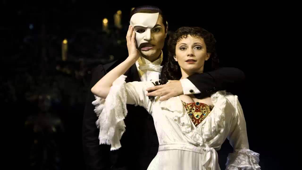Песня опера на английском. The Phantom of the Opera. Призрак оперы картинки. Phantom of the Opera 1925. Призрак оперы маскарад.